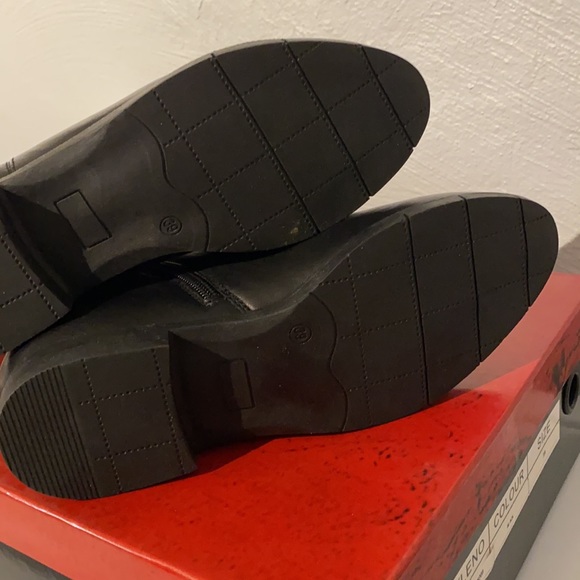 Beautiful tall leather boots with side zipper size 39 / 8.5 new but no tags - Picture 4 of 6